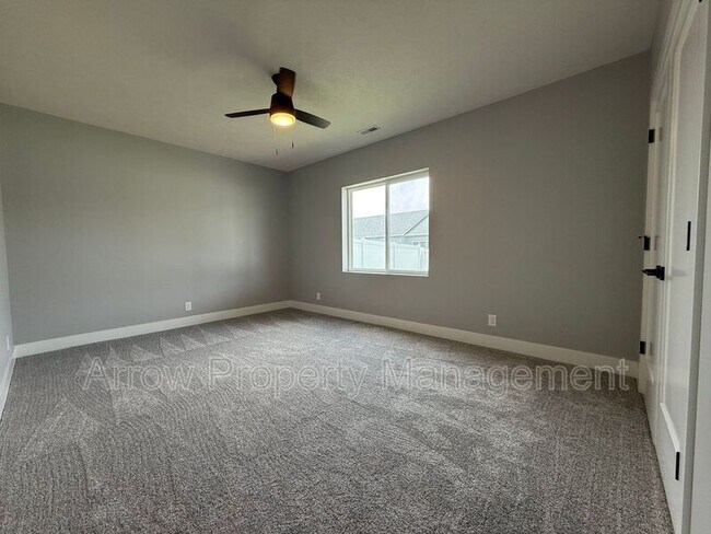 Building Photo - 9425 Estela Ave