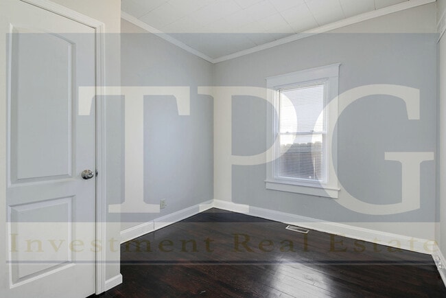 Building Photo - 573 S Crescent Ave