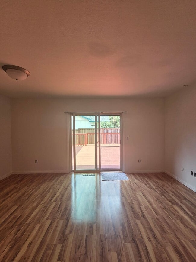 Building Photo - **Move - In Specials Available ! Reduced D...