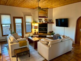 Building Photo - 2831 Plaza Verde