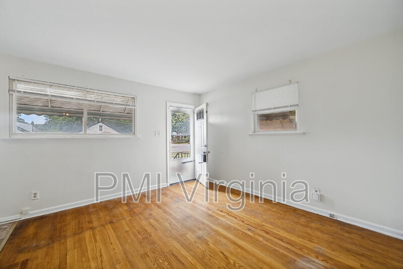 Building Photo - 430 Greenbriar Ave