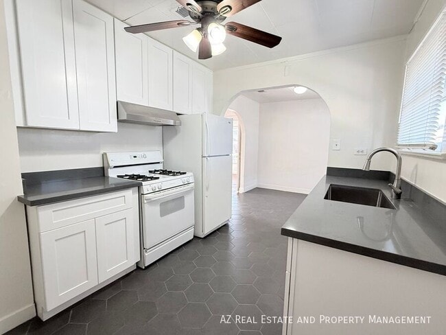 Building Photo - 3809 N 9th Pl