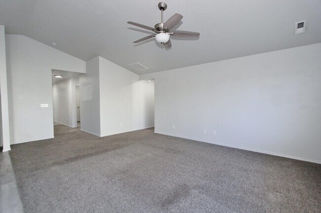 Building Photo - Single-Level Home In Quiet Neighborhood