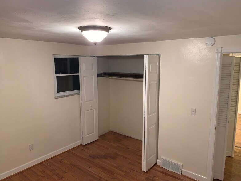Building Photo - 4268 Sample Ct