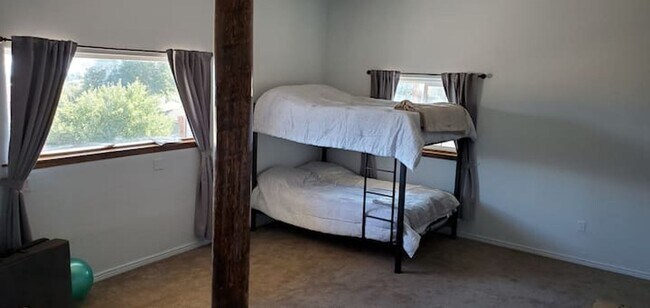 Building Photo - Log Home with close public lake access - A...