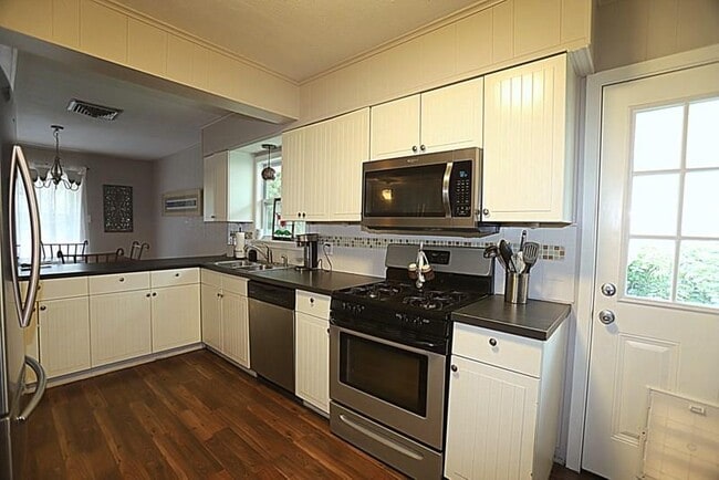 Building Photo - 955 Althea Dr