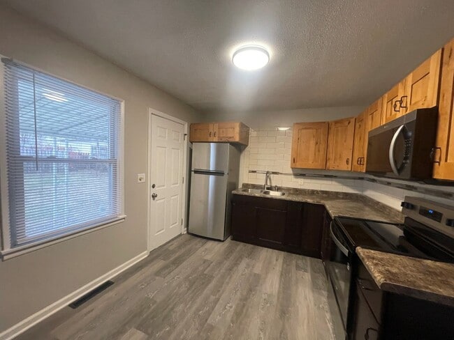 Building Photo - Home For Rent In Bellevue