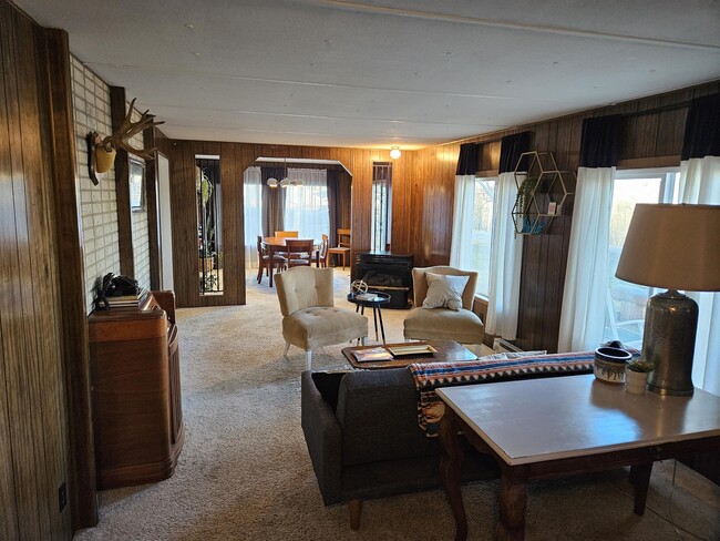 Building Photo - 2006 WY-352