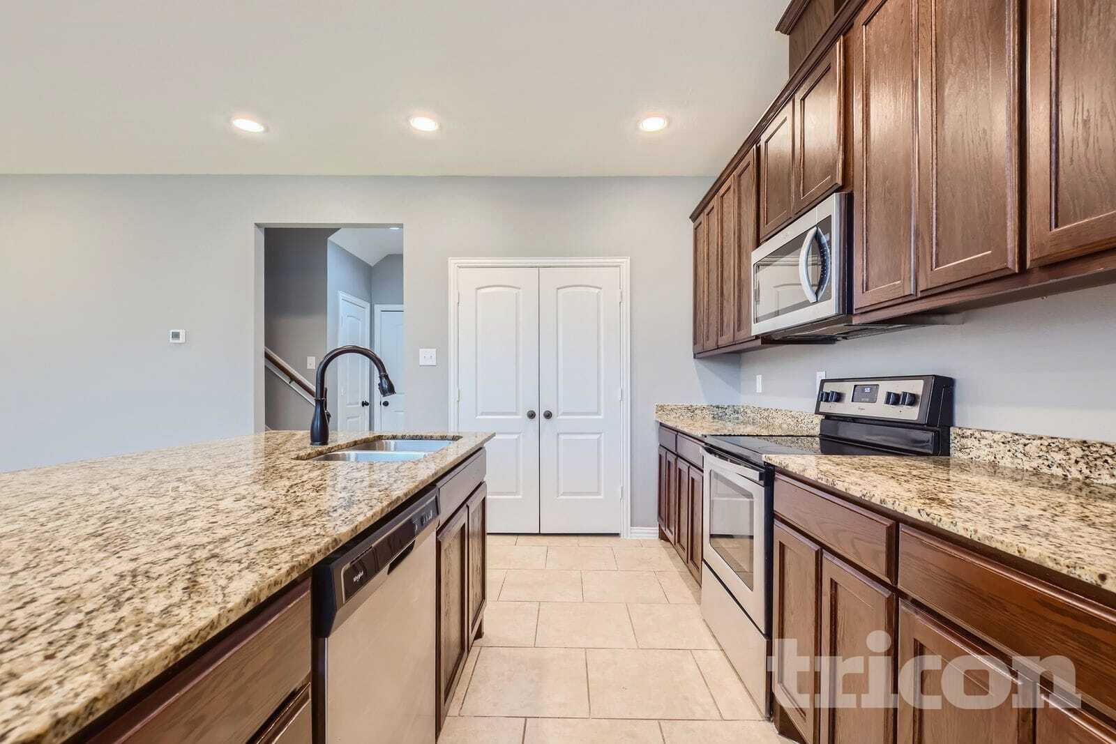 Building Photo - 1990 Timber Oaks Dr