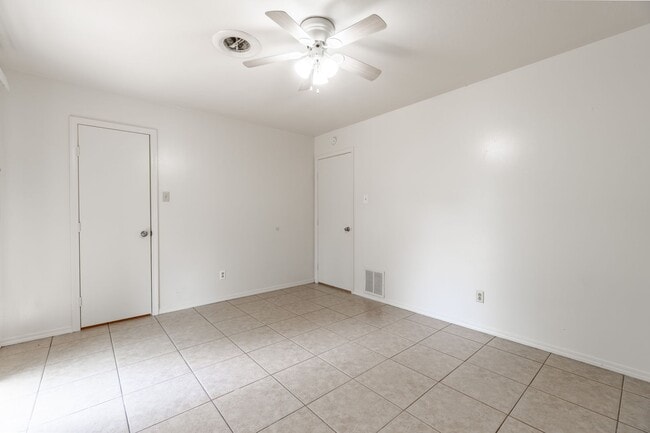 Building Photo - 6824-6826 Jackson Duplex