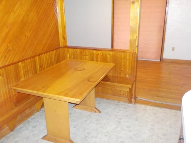 Building Photo - 3 Bedroom, 1 Bath