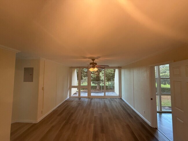 Building Photo - 3 bedroom 2 bath condo in Ridgecrest in  Waikalani comes with 2 parking