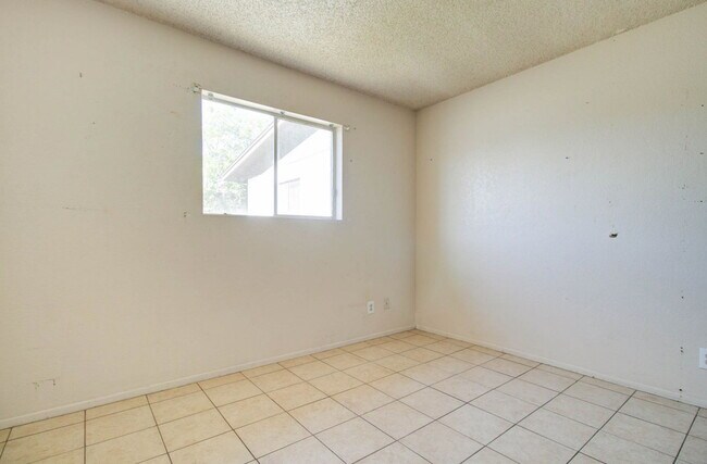 Building Photo - 373 N Williams St