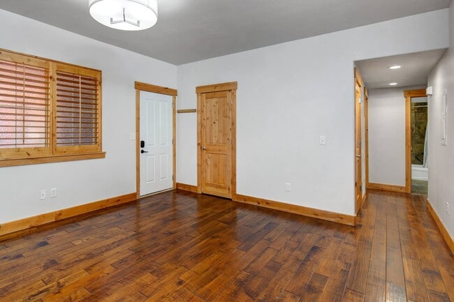 Building Photo - Unfurnished Condo Retreat with Modern Comf...