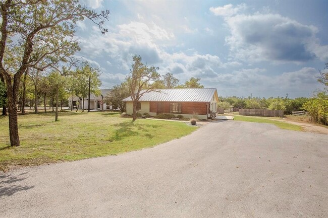 Building Photo - 301 Judy Dr