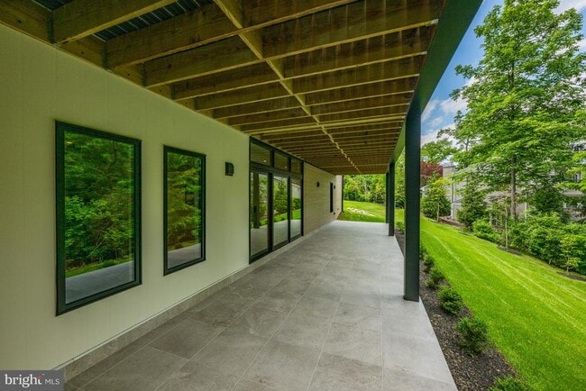 Building Photo - 6018 Woodland Terrace