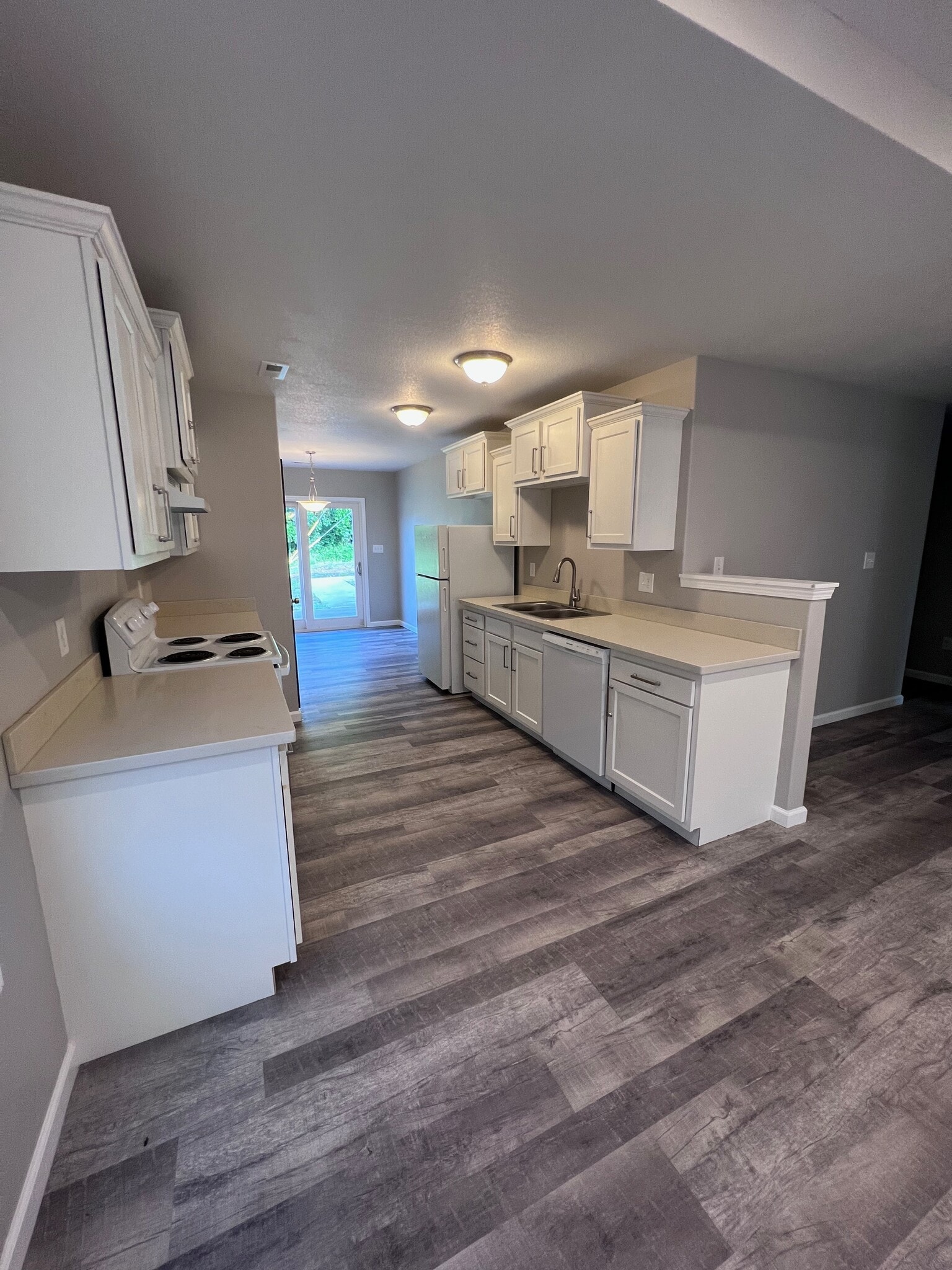 Dishwasher - 2075 SW Buchanan St