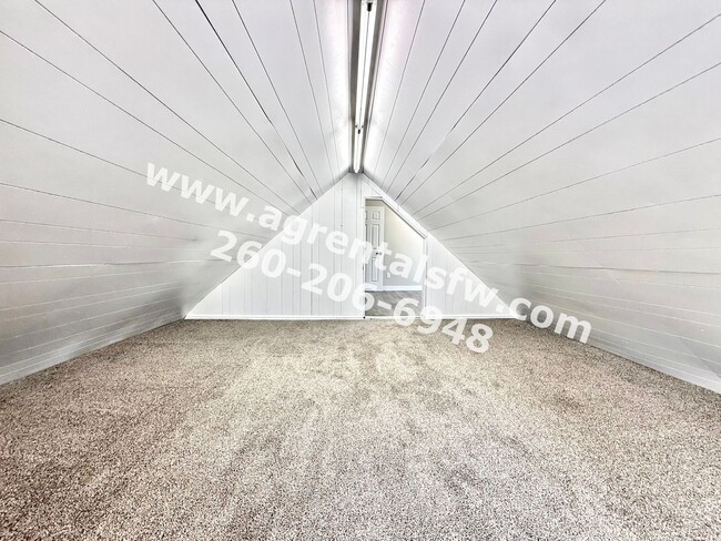 Building Photo - 615 W 4th St