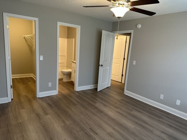 Building Photo - 1050 Rushing St