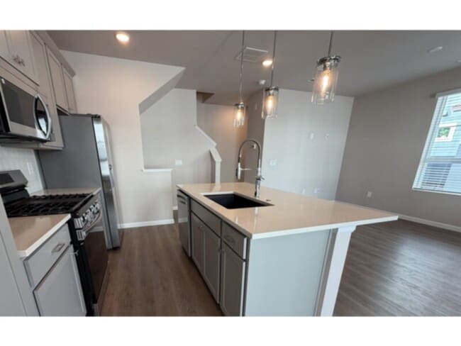 Building Photo - 10648 Eulcase Hts