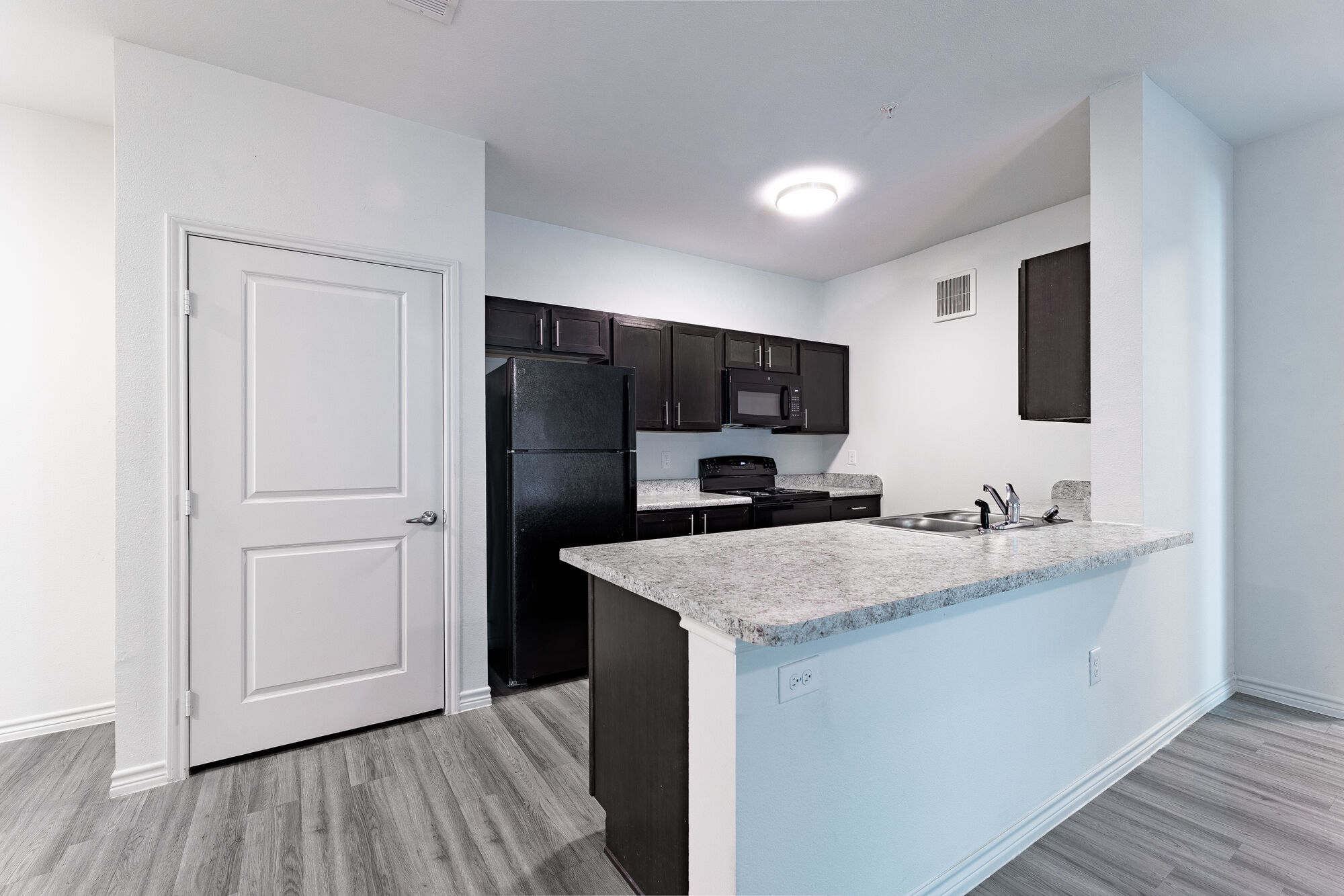 Building Photo - Sansom Bluff