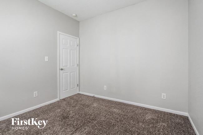 Building Photo - 8119 Corktree Dr