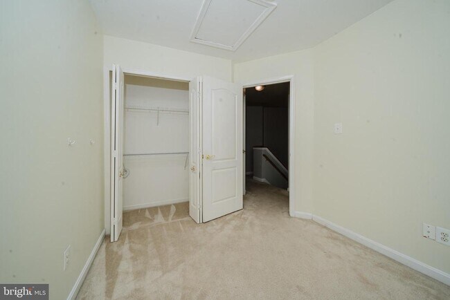 Building Photo - 714 Kirkcaldy Wy