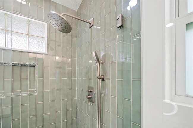 Building Photo - 12090 164th Ct N