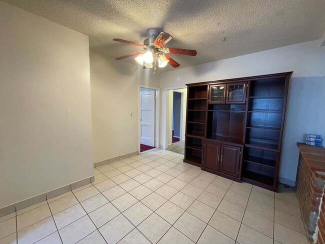 Building Photo - Spacious 5-Bedroom Family Home with Modern...