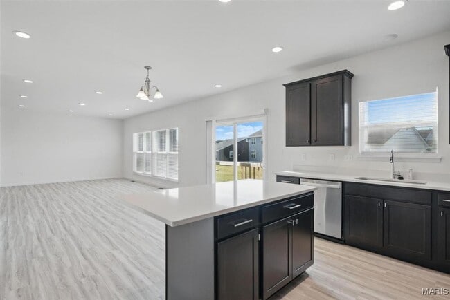 Building Photo - 928 Little Fieldstone Court