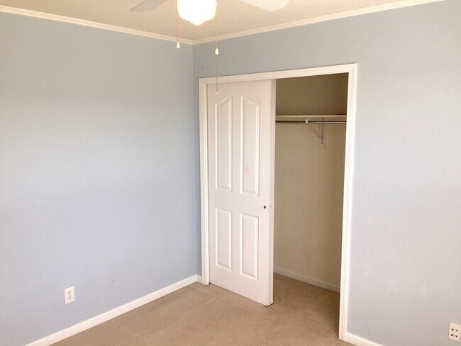 Building Photo - Stunning 4 Bedroom Home In Cross Creek area of Aurora