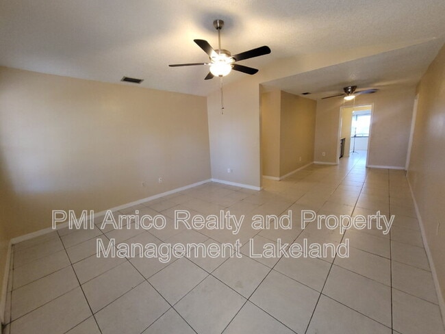 Building Photo - 968 Sunshine Way SW