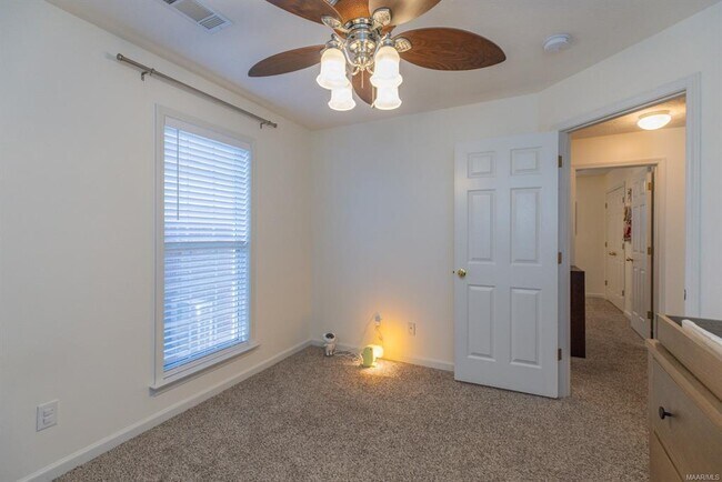 Building Photo - 616 Castle Brook Dr