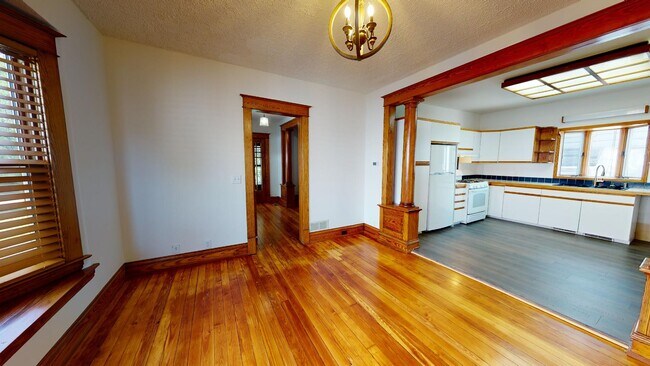 Building Photo - 1025 Park St SW