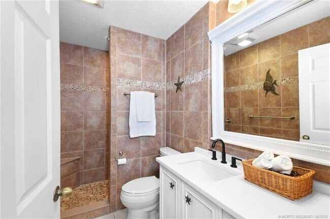 Building Photo - 6062 SE Landing Way
