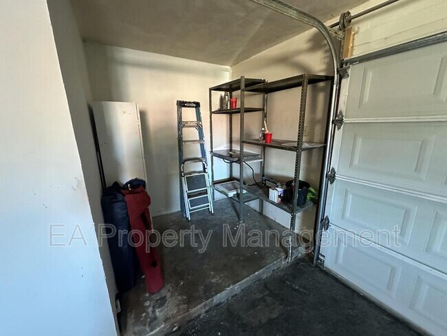 Building Photo - 3232 Louraine Cir