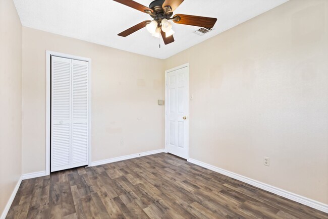 Building Photo - Move-In Ready 3-Bedroom Home in Beautiful Lakehills