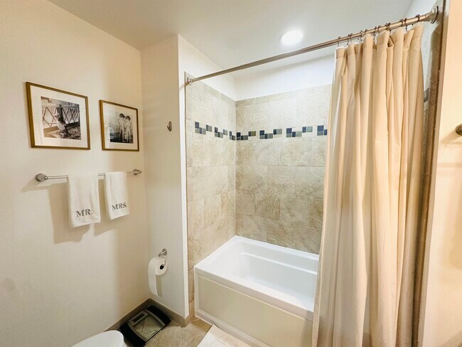 Building Photo - 66 Morris St