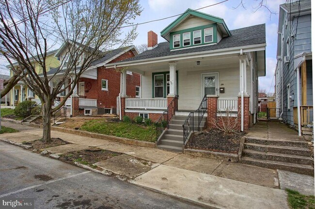 Primary Photo - 215 Herman Ave