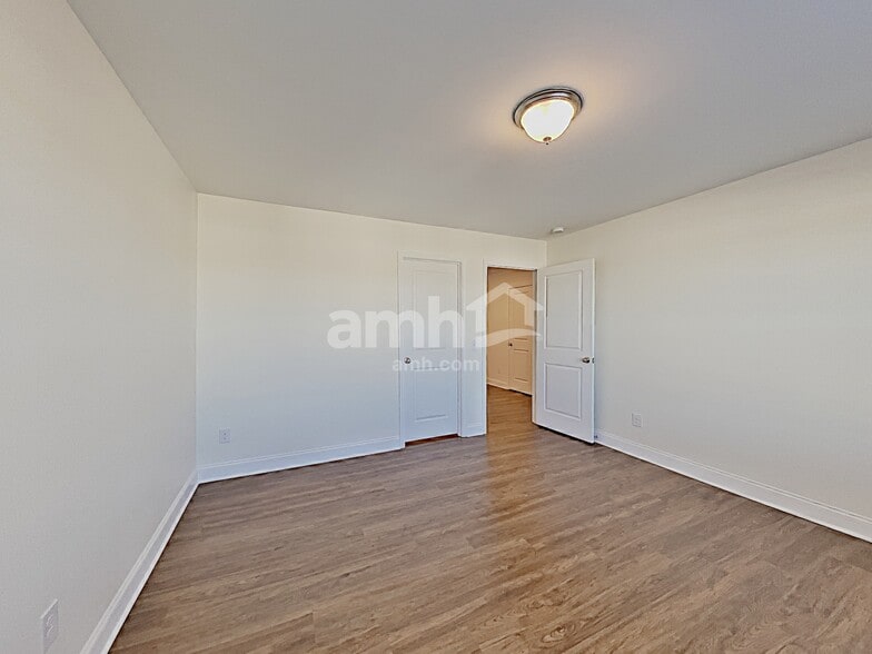 Building Photo - 432 Charity Ln