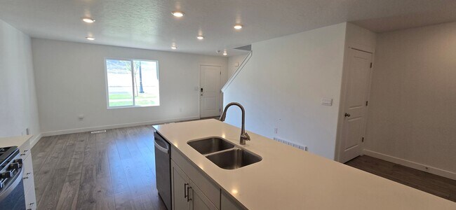 Building Photo - 1208 Summit Ridge Pkwy