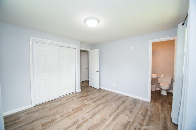 Building Photo - 3 bed 2 bath Ranch in Hobart