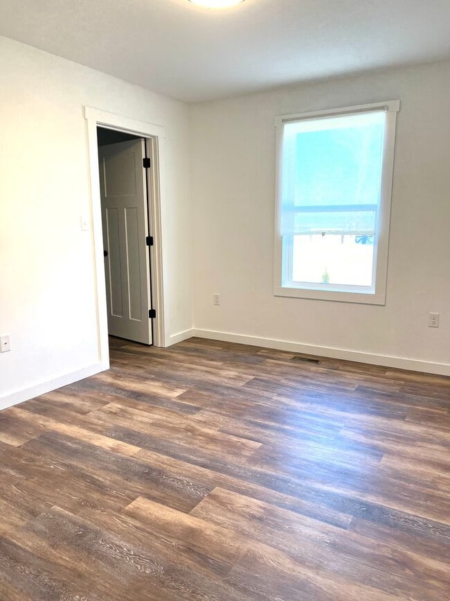 Building Photo - Charming 3 Bedroom 2 Bath home, Convenient NW Asheville location!