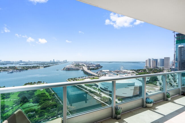 Building Photo - 900 Biscayne Blvd