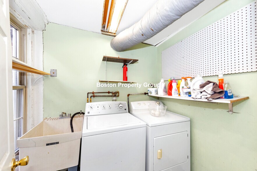 Building Photo - 32 E Springfield St