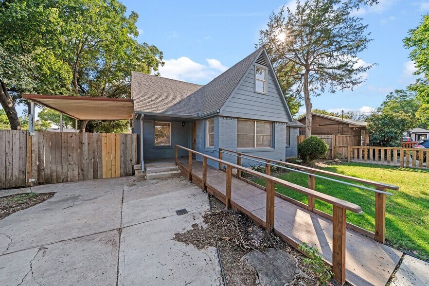 Primary Photo - 2620 Engle Ave
