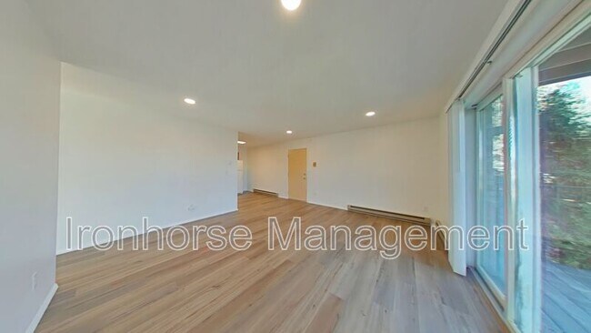 Building Photo - 811 W Villard St