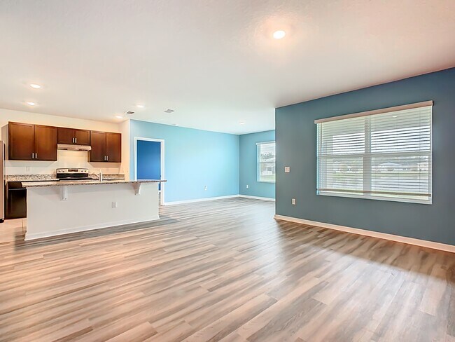 Building Photo - 3348 Perennial Ln