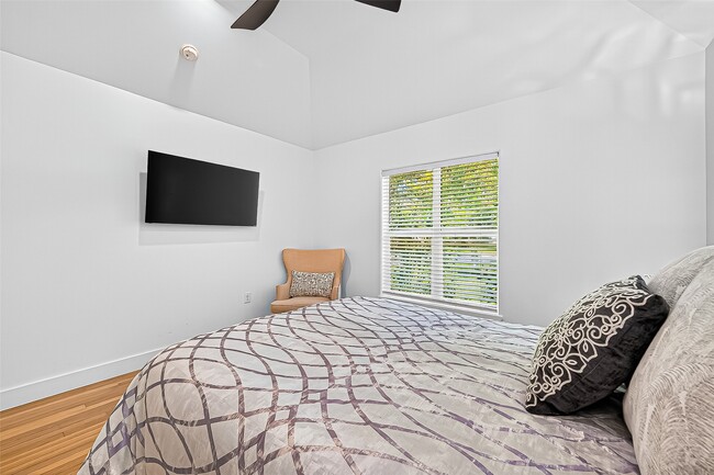 Building Photo - 5121 Locust St