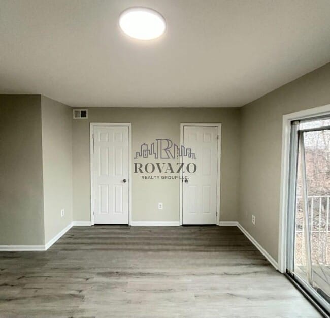 Building Photo - 297 Avon Ave